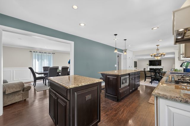 1206 Aberdeen Road, Inverness, IL 60067
