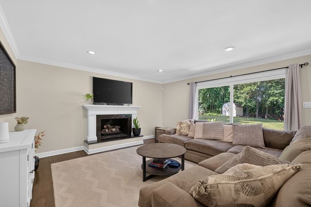1206 Aberdeen Road, Inverness, IL 60067