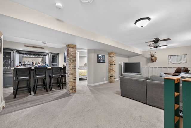 1206 Aberdeen Road, Inverness, IL 60067