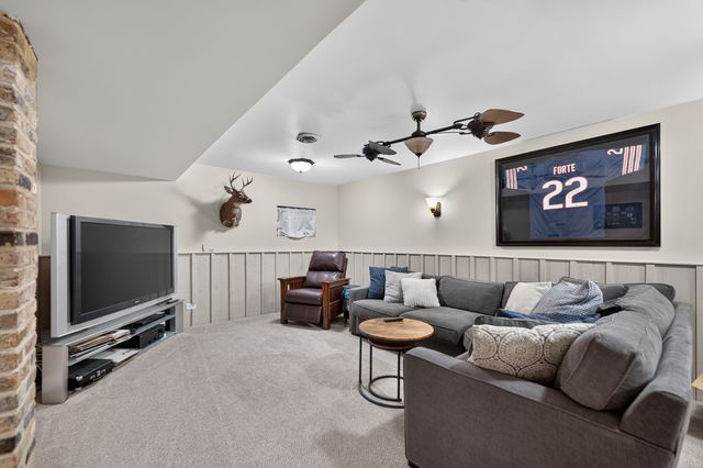 1206 Aberdeen Road, Inverness, IL 60067