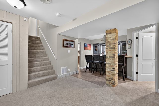 1206 Aberdeen Road, Inverness, IL 60067
