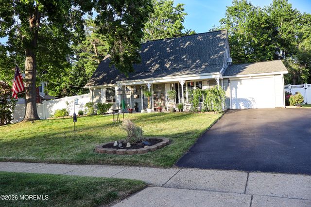 80 Andover Lane, Aberdeen, NJ 07747