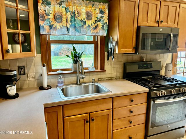 80 Andover Lane, Aberdeen, NJ 07747