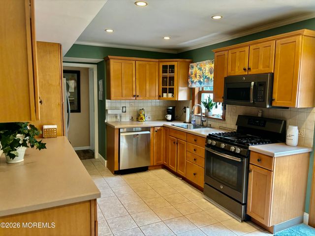 80 Andover Lane, Aberdeen, NJ 07747