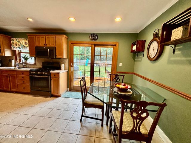 80 Andover Lane, Aberdeen, NJ 07747