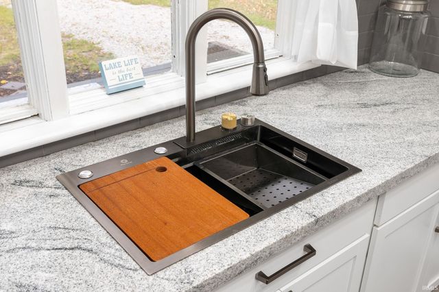 5255 E Bay Front Court, Monticello, IN 47960