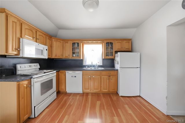 76 2nd Avenue, East Rockaway, NY 11518