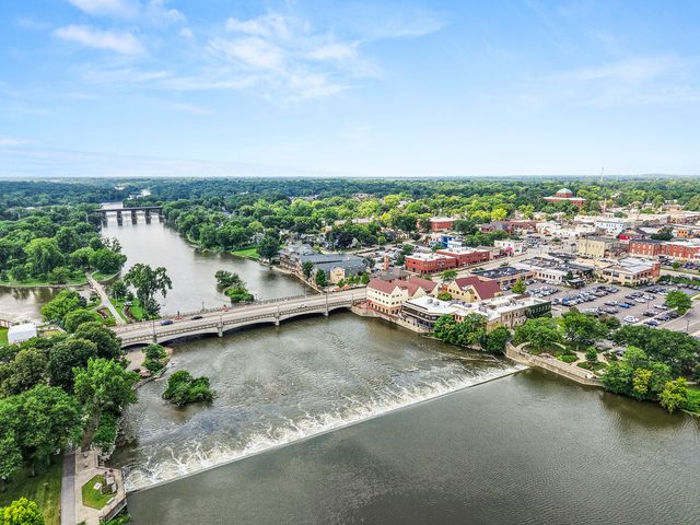 638 Riverbank Drive, Geneva, IL 60134