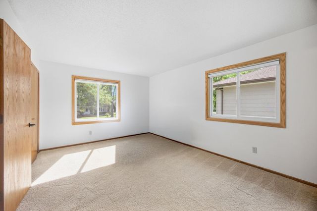 8818 N Brook Avenue N, Brooklyn Park, MN 55428