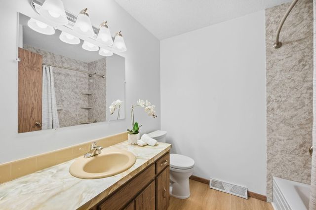 8818 N Brook Avenue N, Brooklyn Park, MN 55428