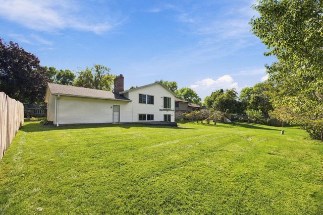 8818 N Brook Avenue N, Brooklyn Park, MN 55428