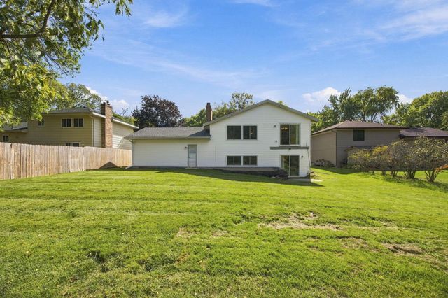 8818 N Brook Avenue N, Brooklyn Park, MN 55428
