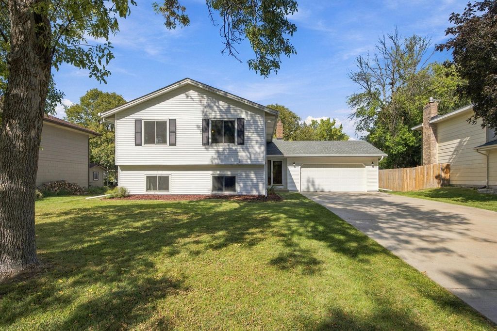 8818 N Brook Avenue N, Brooklyn Park, MN 55428 — exterior