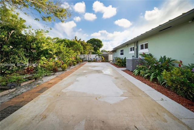 300 NE 175th St, North Miami Beach, FL 33162