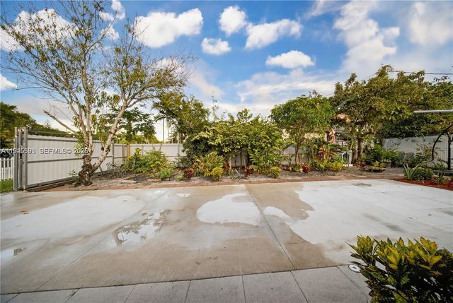 300 NE 175th St, North Miami Beach, FL 33162