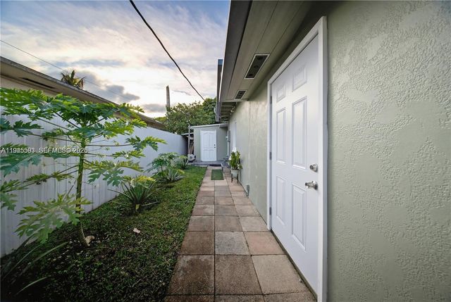 300 NE 175th St, North Miami Beach, FL 33162