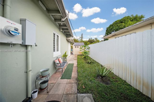 300 NE 175th St, North Miami Beach, FL 33162