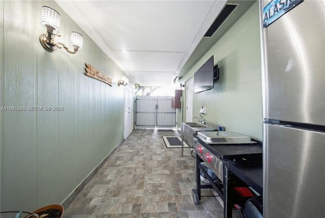 300 NE 175th St, North Miami Beach, FL 33162