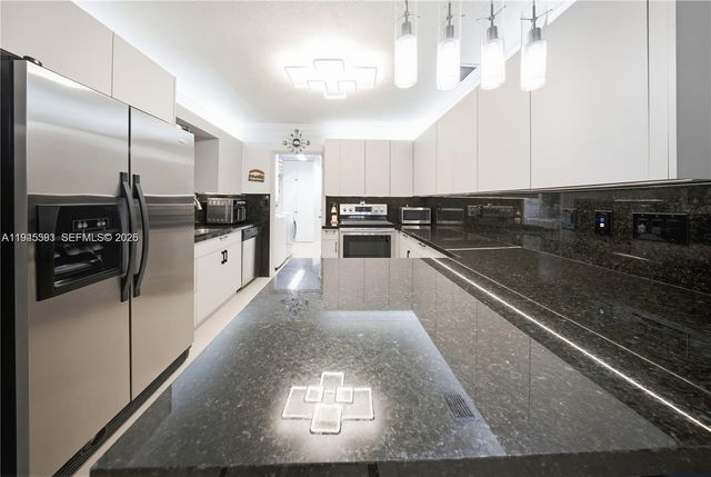 300 NE 175th St, North Miami Beach, FL 33162