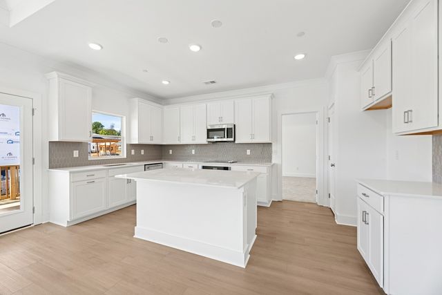 2560 Peaceful Valley Drive, Columbia, TN 38401