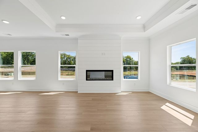 2560 Peaceful Valley Drive, Columbia, TN 38401