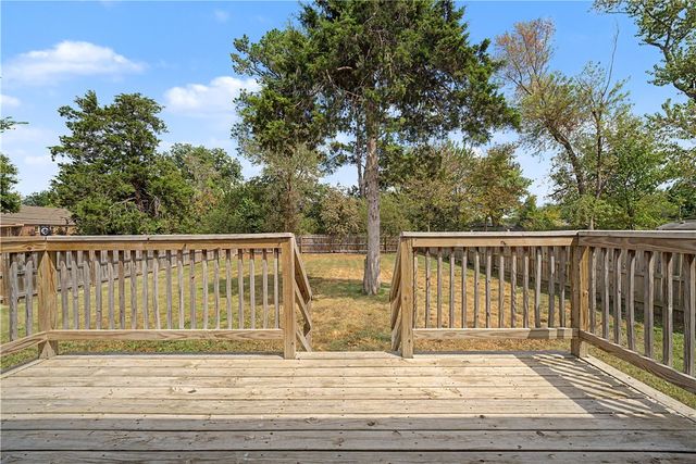 1023 S B Street, Rogers, AR 72756