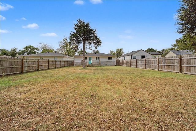 1023 S B Street, Rogers, AR 72756