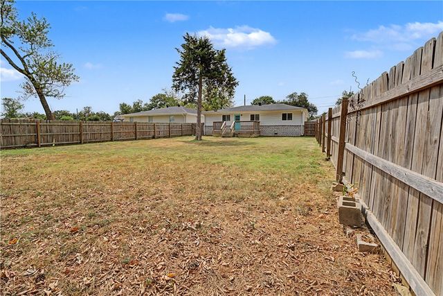 1023 S B Street, Rogers, AR 72756