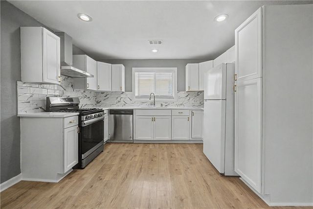 1023 S B Street, Rogers, AR 72756