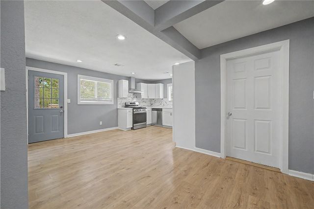 1023 S B Street, Rogers, AR 72756
