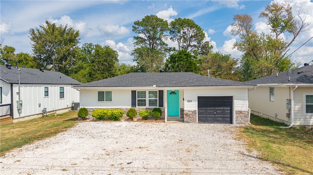 1023 S B Street, Rogers, AR 72756