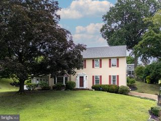 25 CLEARBROOK RD, Newtown Square, PA 19073