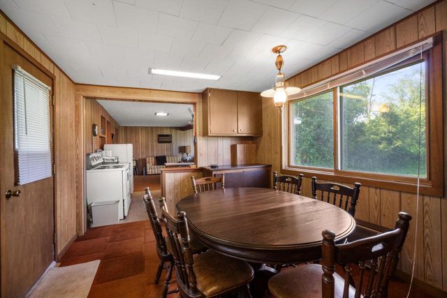 1395 Lakeview ROAD, West Bend, WI 53090