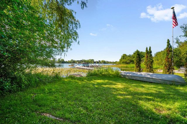 1395 Lakeview ROAD, West Bend, WI 53090