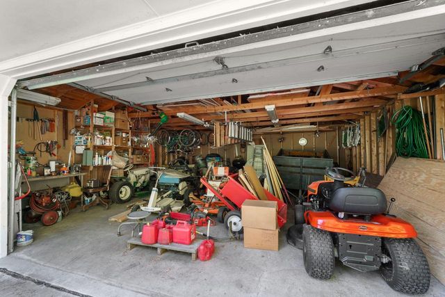 1395 Lakeview ROAD, West Bend, WI 53090