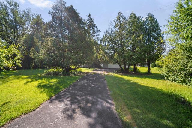 1395 Lakeview ROAD, West Bend, WI 53090