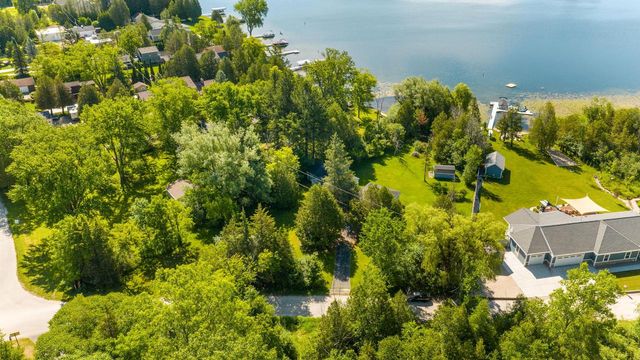 1395 Lakeview ROAD, West Bend, WI 53090