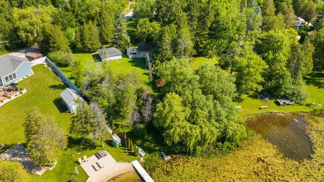 1395 Lakeview ROAD, West Bend, WI 53090