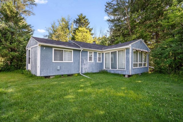 1395 Lakeview ROAD, West Bend, WI 53090