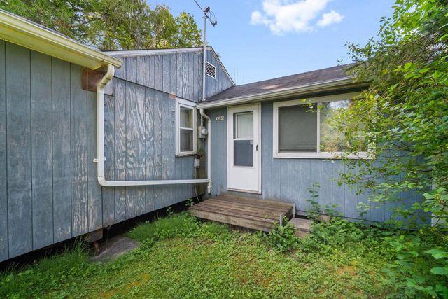 1395 Lakeview ROAD, West Bend, WI 53090