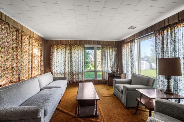 1395 Lakeview ROAD, West Bend, WI 53090
