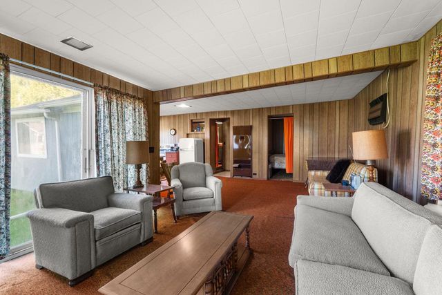 1395 Lakeview ROAD, West Bend, WI 53090
