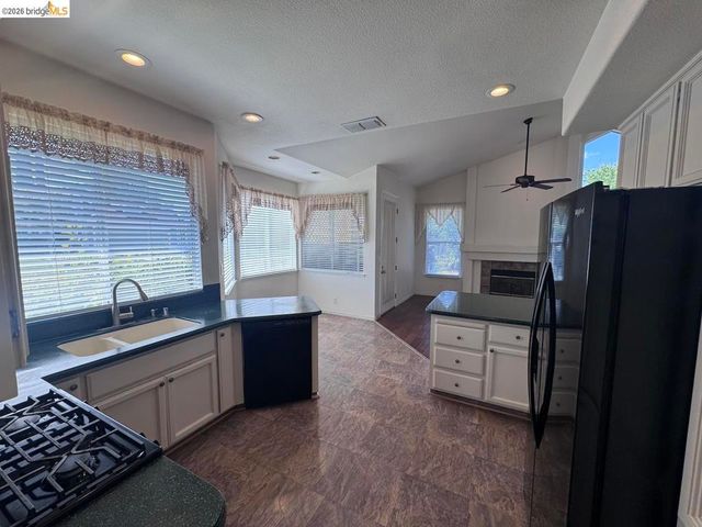 5001 Meadow Pass Way, Antelope, CA 95843
