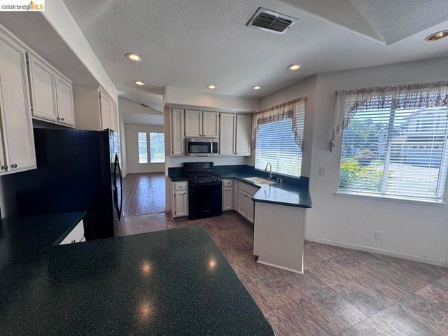 5001 Meadow Pass Way, Antelope, CA 95843