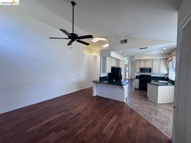 5001 Meadow Pass Way, Antelope, CA 95843