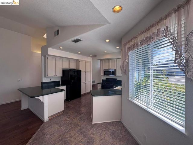 5001 Meadow Pass Way, Antelope, CA 95843