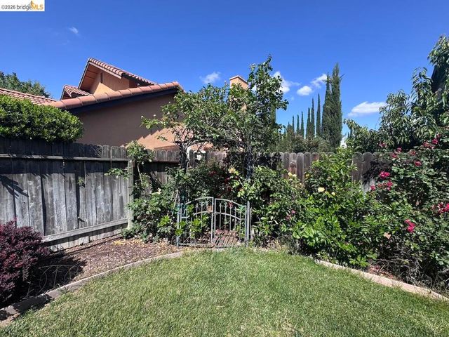 5001 Meadow Pass Way, Antelope, CA 95843