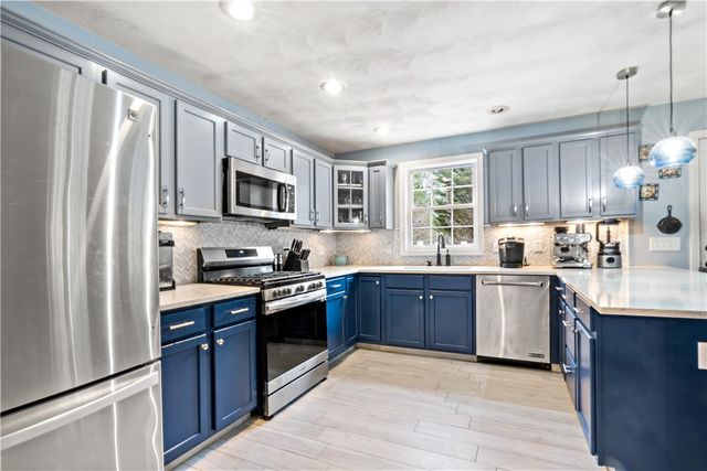 5 Brackenhill Court, Richmond, RI 02812