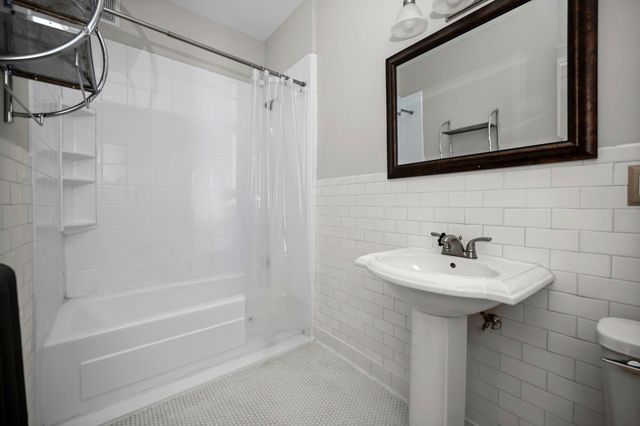 2218 Nicollet Avenue 1, Minneapolis, MN 55404