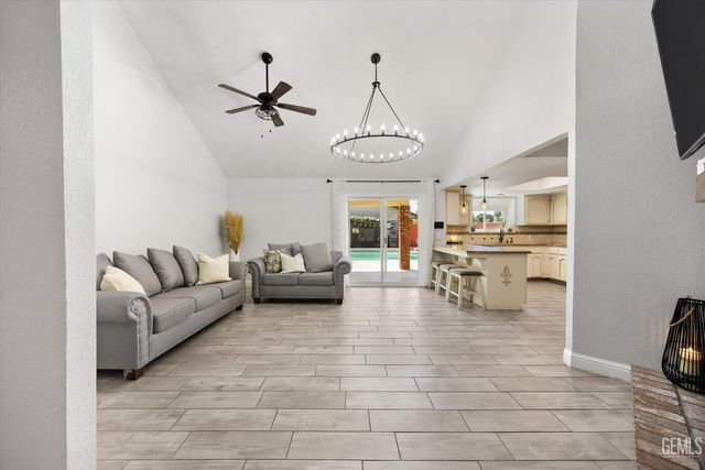 13909 Veracruz Drive, Bakersfield, CA 93314
